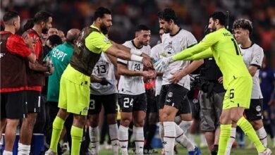 كشف الدكتور محمد أبو العلا، طبيب منتخب مصر الأول لكرة القدم، أن حارس الفريق محمد الشناوي تعرض لإصابة في كتفه بعد مشاركته في مباراة كاب فيردي في الجولة الثالثة للمجموعة الثانية في بطولة أمم أفريقيا. سيتم تحديد فترة غيابه بعد إجراء الأشعة.