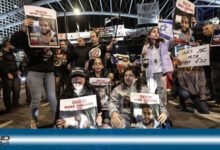 عائلات المحتجزين فى غزة تبدأ اعتصامًا مفتوحًا أمام مقر إقامة نتنياهو