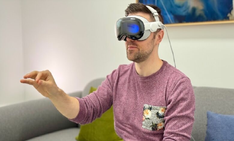 3 مشاكل صحية بسبب ارتداء نظارة أبل الجديدة Vision Pro .. تعرف عليها