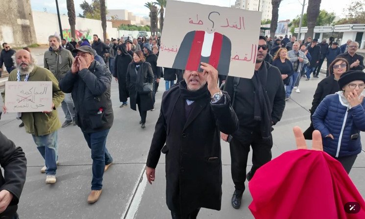 احتجاجات في تونس تطالب بـ "عودة الحريات" وإطلاق سراح "السجناء السياسيين"